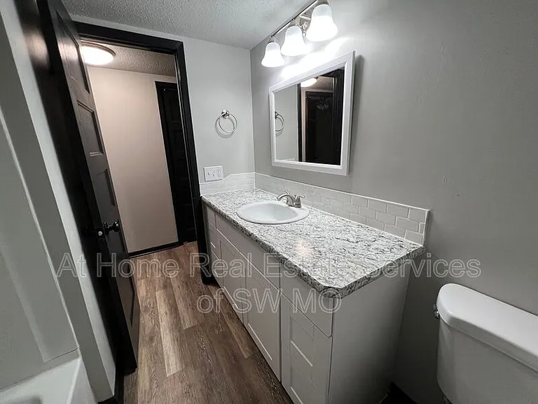 1242 E Cherry St #304 — Photo 9