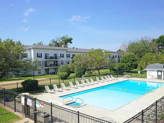 5th image of 5471 Williamsburg Way APT 106