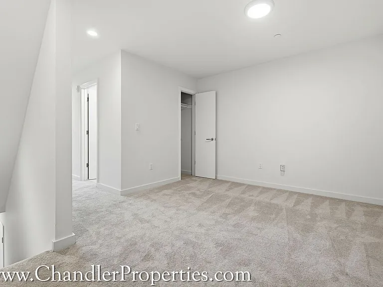 55 Trumbull St — Photo 9