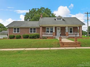 6041 Peachtree St, Hickory Grove, SC 29717