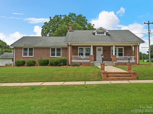 6041 Peachtree St, Hickory Grove, SC 29717