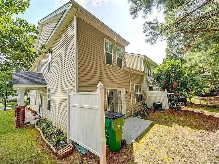 10947 Princeton Village Dr — Photo 27