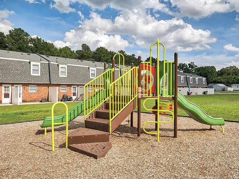 Misty Pines Apartments — Photo 11