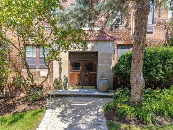 321 Tappan St APT 2, Brookline, MA 02445