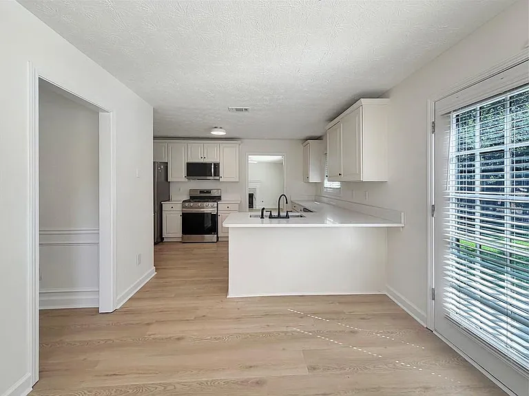 2845 Factor Walk Blvd — Photo 9