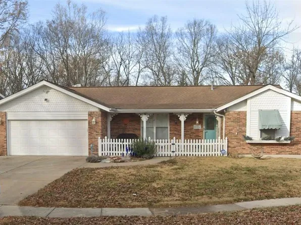 2111 Chatport Rd, Saint Louis, MO 63129