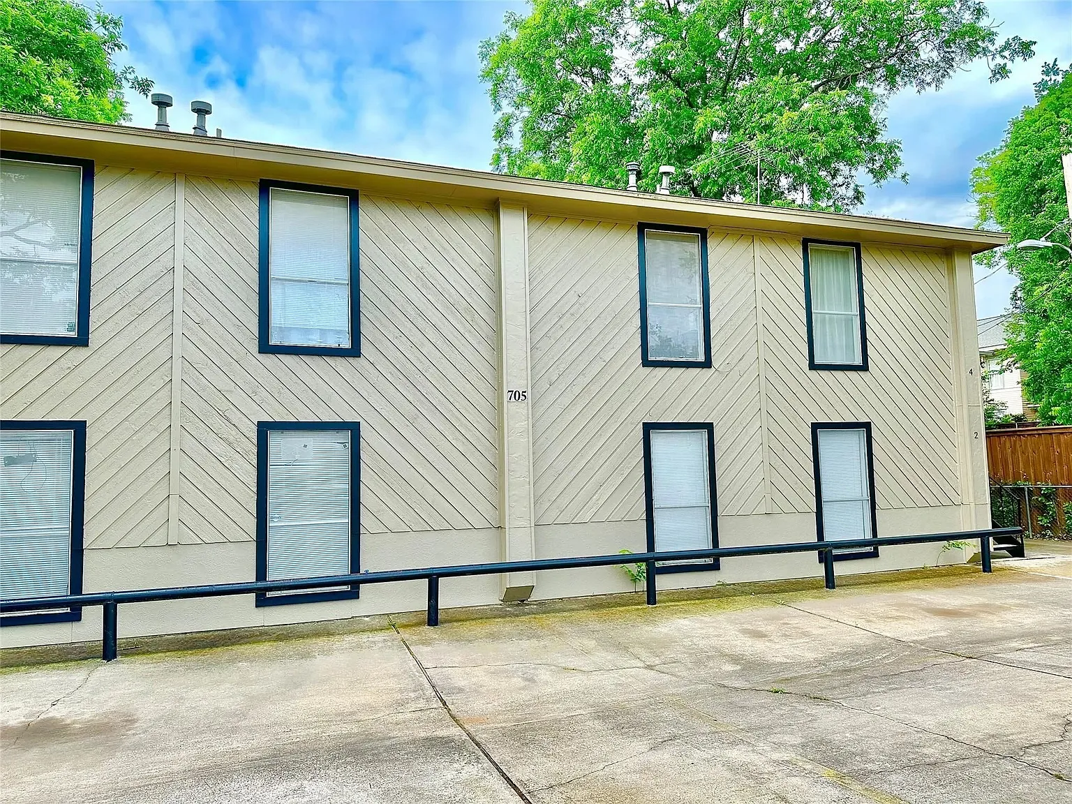 2 bed, 885 sqft, $1,425 — Photo 3