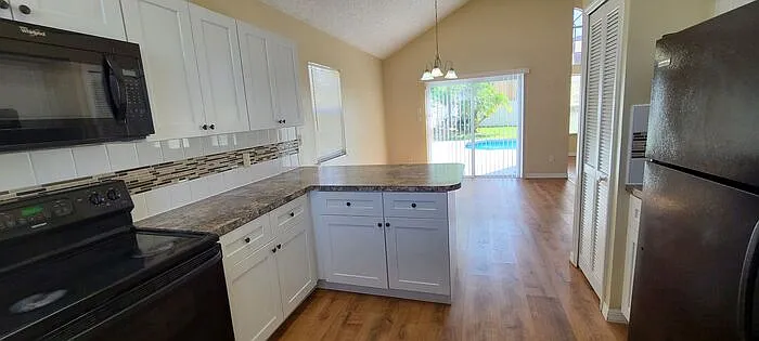 2411 Berkshire Ct — Photo 9