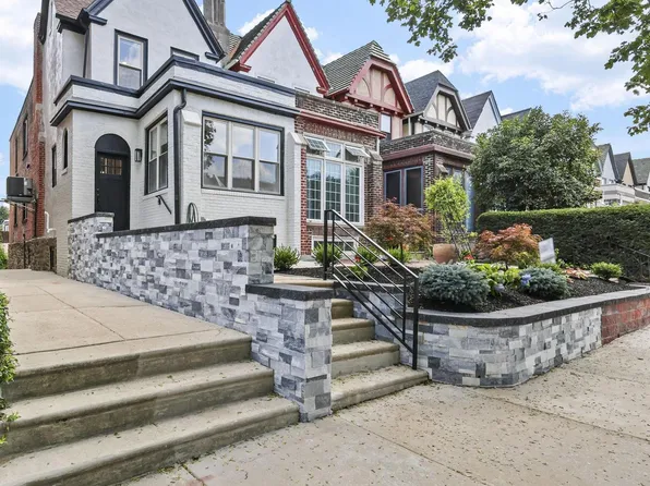 4910 Pine St, Philadelphia, PA 19143