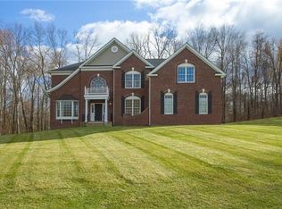 40 Shamrock Hills Dr, Wappingers Falls, NY 12590