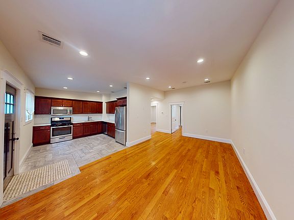 3rd image of 5 Wayne Ave #1