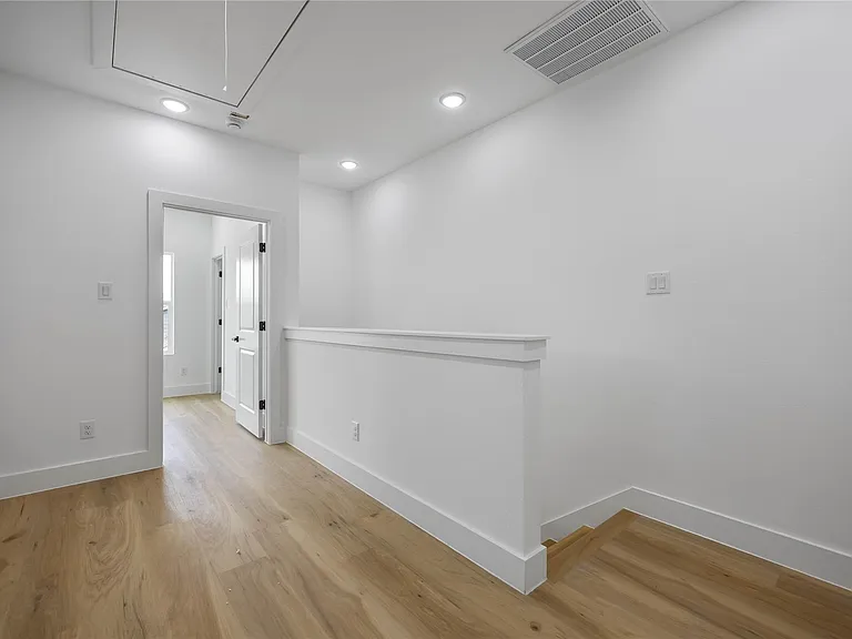 4804 Carmen St #B — Photo 13
