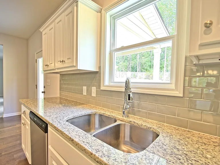 727 McDonald Dr — Photo 4