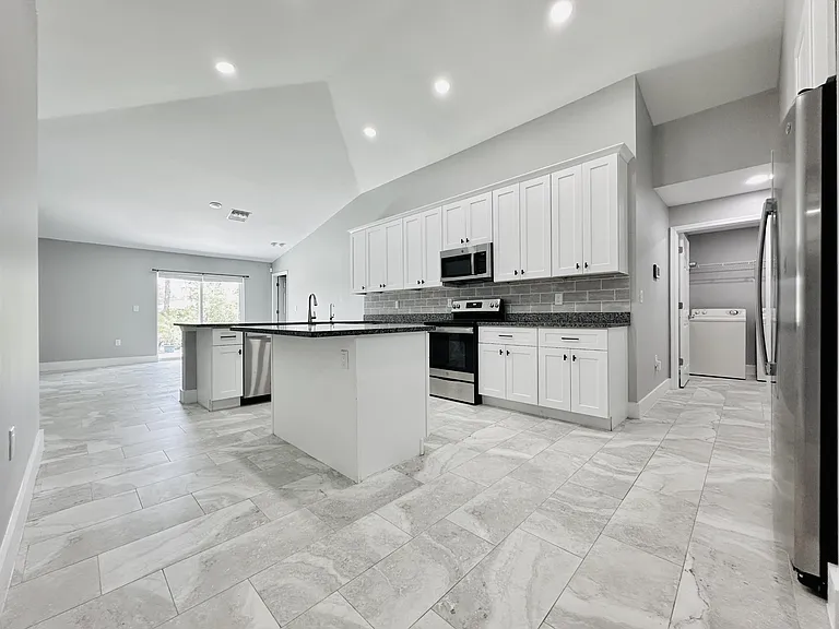 489 Lenox Ave — Photo 8