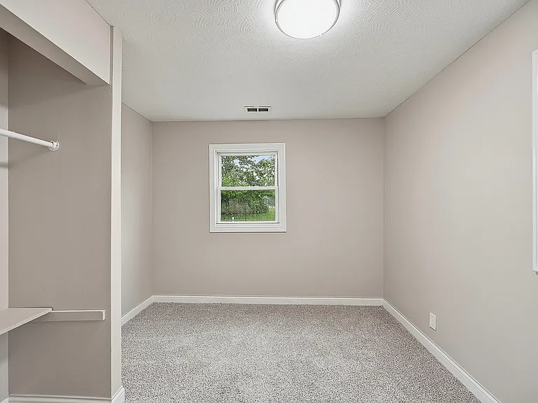 2903 Roslyn Dr — Photo 9