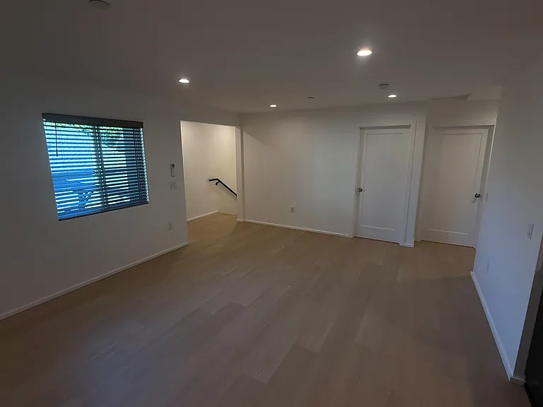 19239 Linnet St #19239 — Photo 12