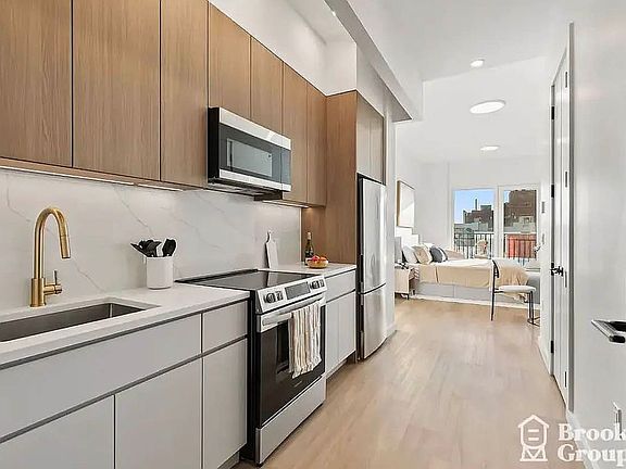 5th image of 556 Baltic St #1005
