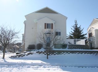 7700 Arboretum Vilg Cir, Chanhassen, MN 55317