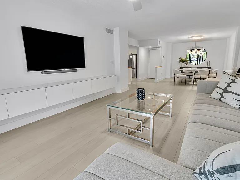 2806 N 46th Ave #D334 — Photo 3
