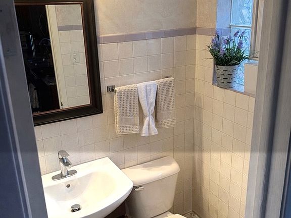 3rd image of 2605 W 83rd Pl