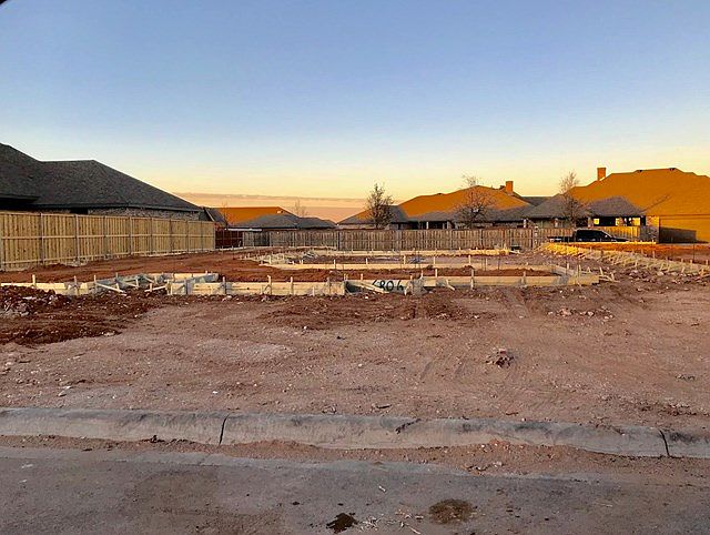 1st image of 6806 Mosswood Dr