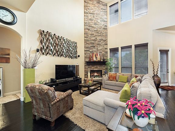 4th image of 1010 Burnet Dr