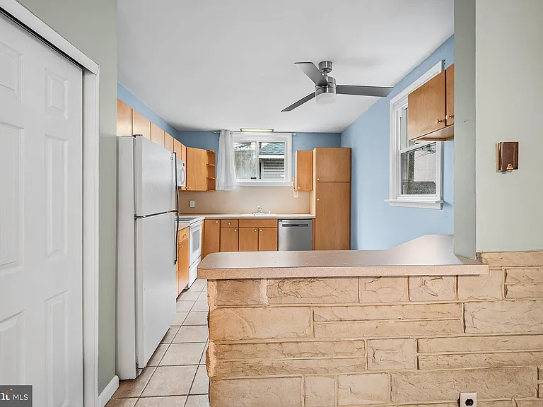 2336 S Carlisle St — Photo 4