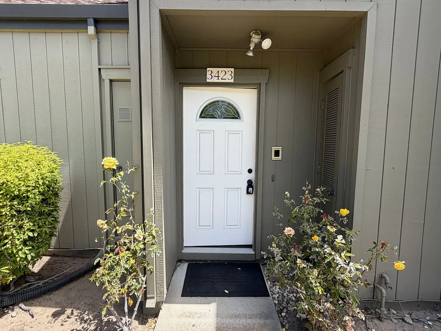 $750 Move In Special Spacious 2 Story 4bed/2.5bath Located In A Coastal Community In The Desirabl... — Photo 2