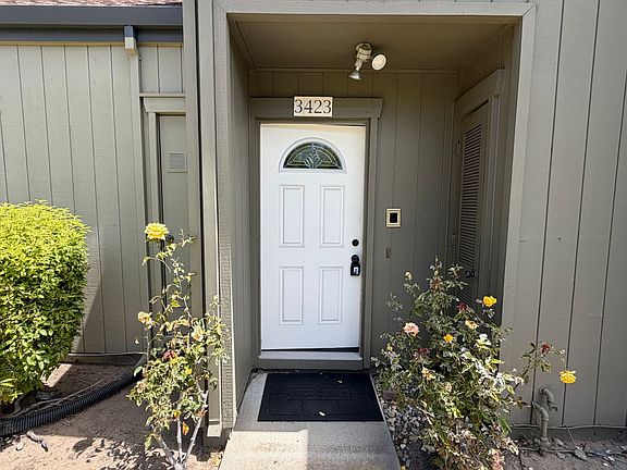 2nd image of 3423 Catalina Ave