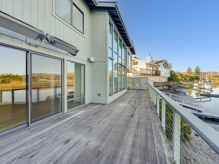 363 E Strawberry Dr — Photo 37