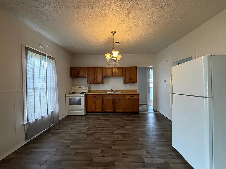 1114 Vine St — Photo 2