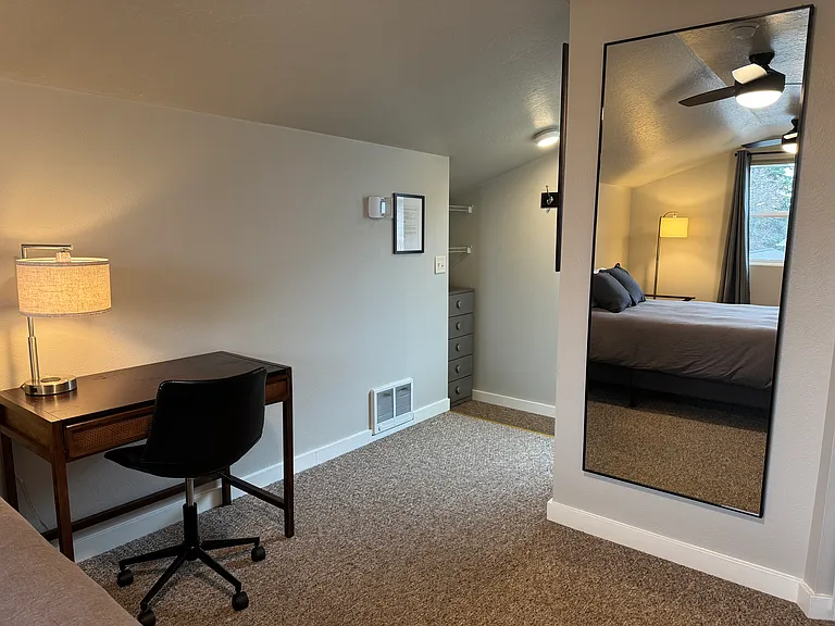 1017 Poplar St #1/2 — Photo 16