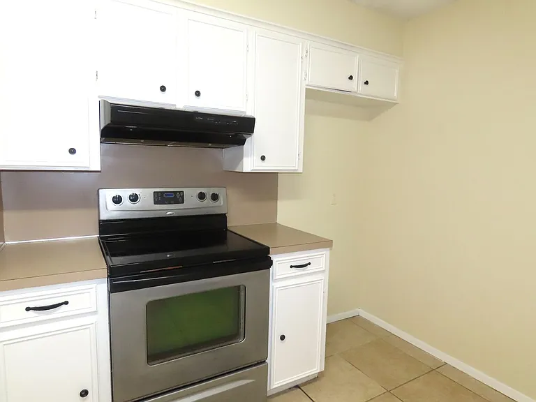 805 Corey Dr — Photo 9