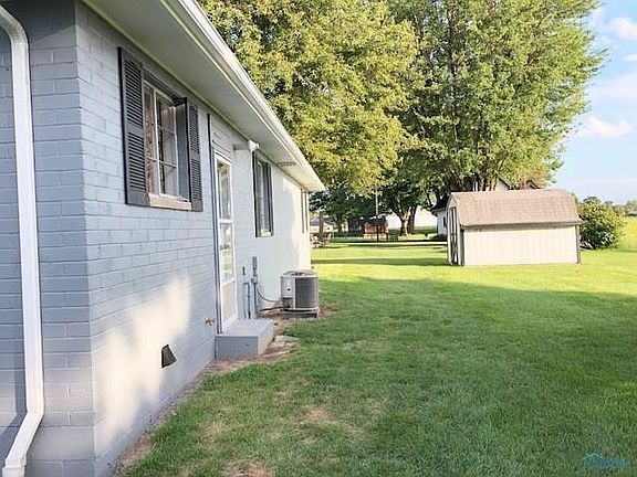 5th image of 272 Lake Shore Dr #1