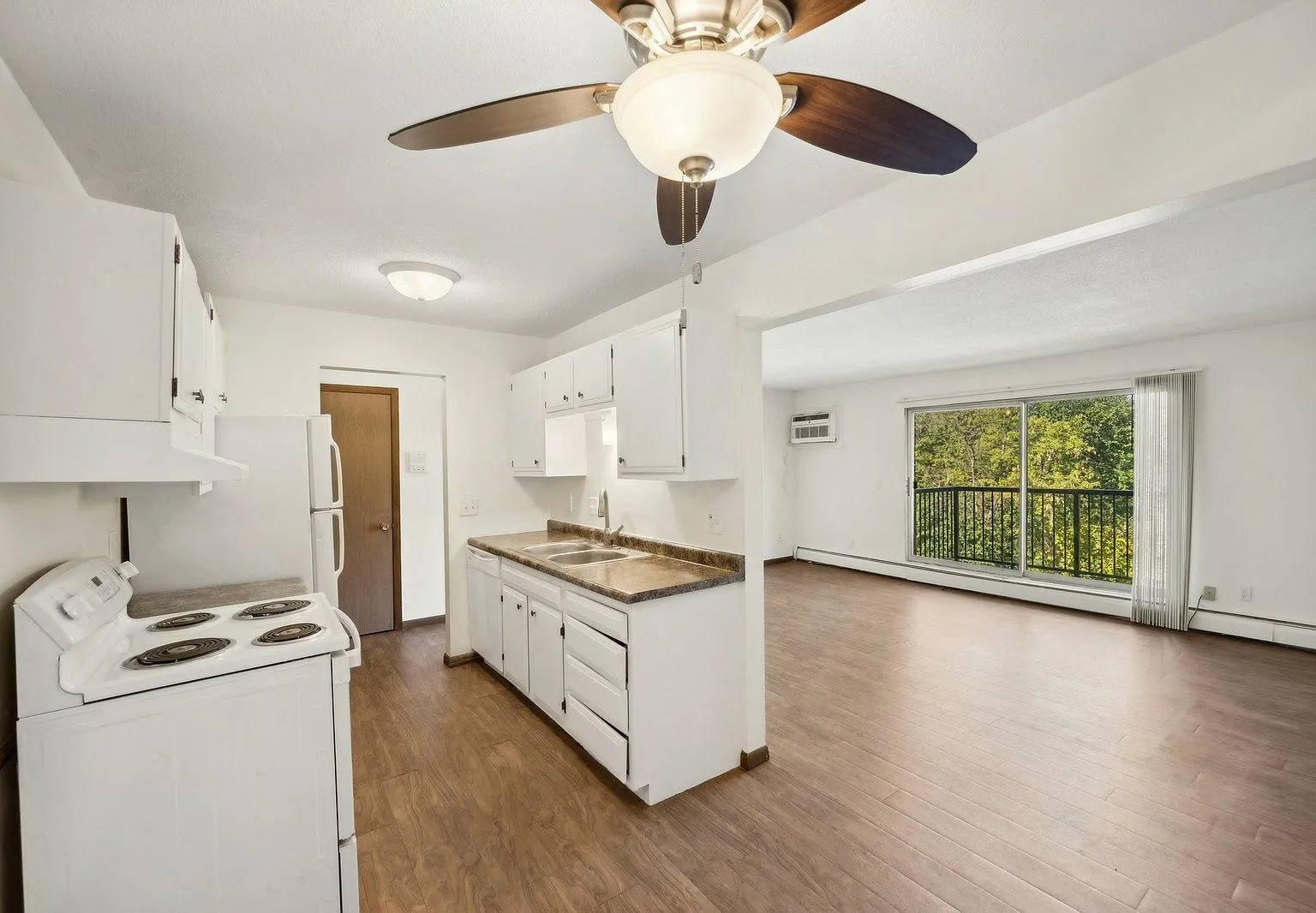 Edina Manor Apartments — Photo 1