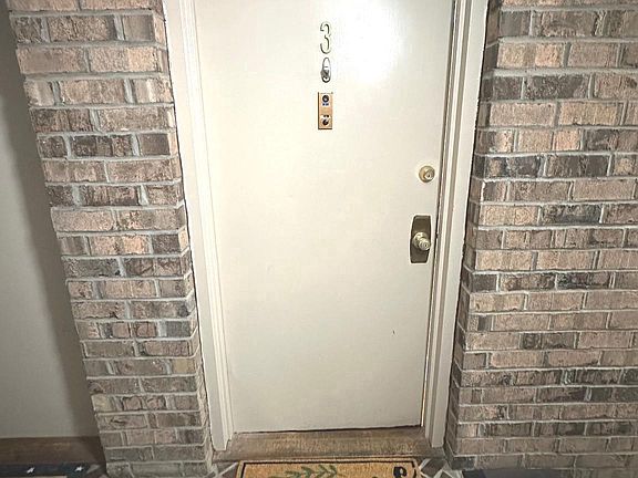 3rd image of 3 Silverwood Cir APT 3
