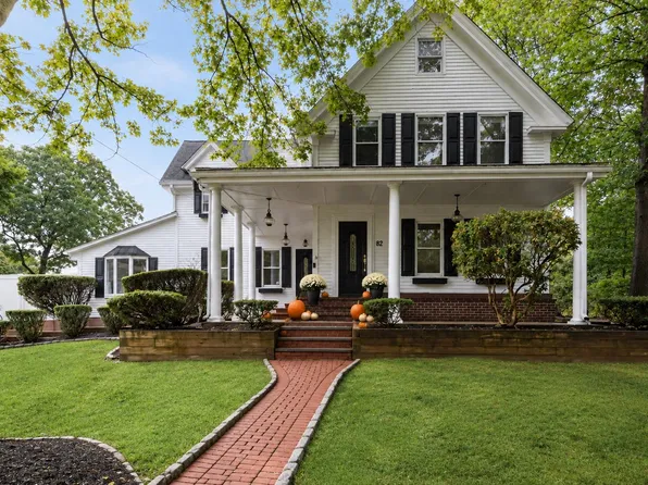 82 Grove St, Quincy, MA 02169