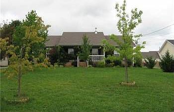 2nd image of 218 Warren Cir