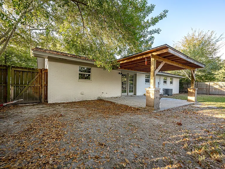 201 Audrey Cir — Photo 43