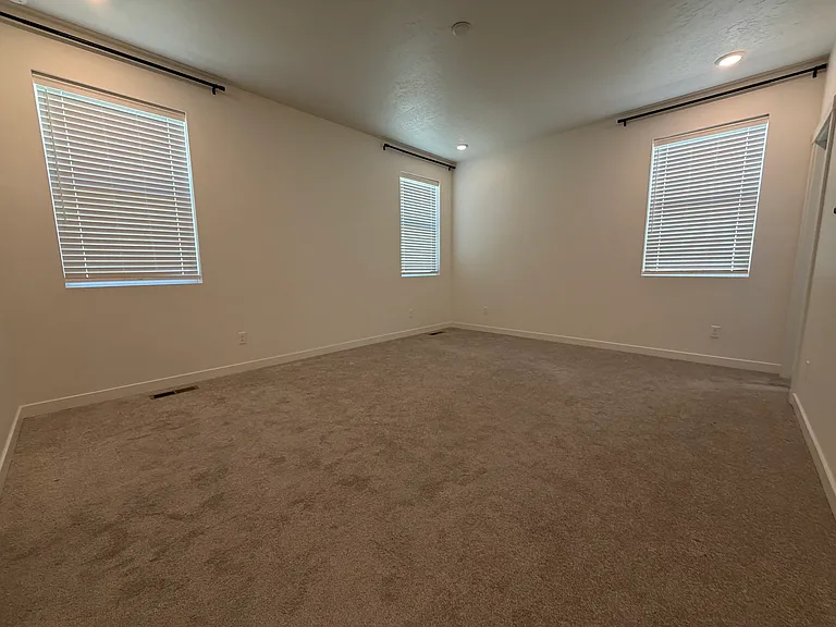 4273 S Graycliff Way — Photo 3
