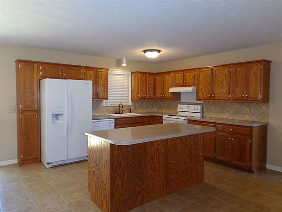 3rd image of 1733 Orchard Dr