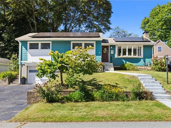 34 Clifden Ave, Cranston, RI 02905