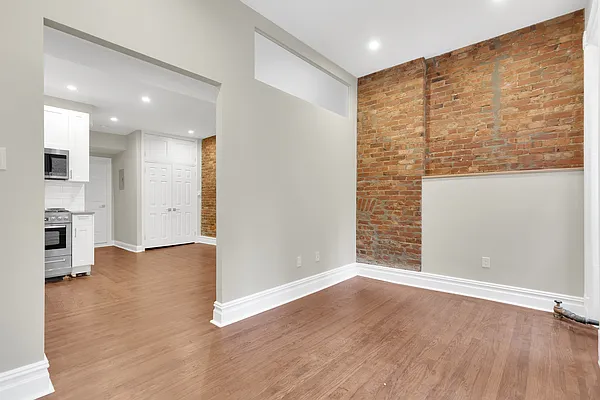 Rented by Cooper & Cooper Real Estate | media 11