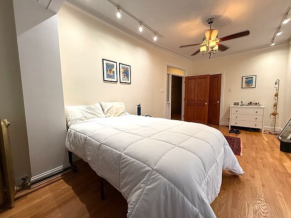 2nd image of 6527 N Lakewood Ave #1