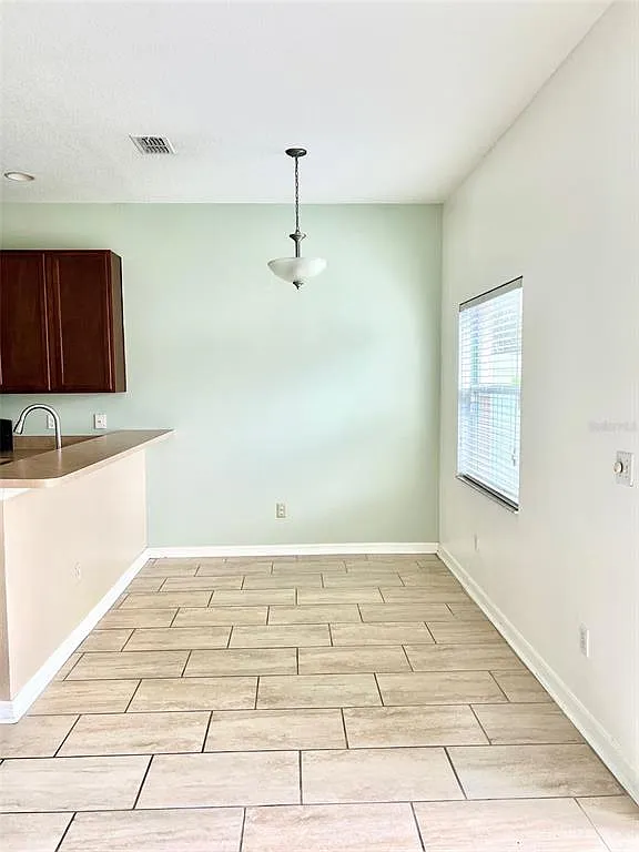3 bed, 2.5 bath, 1298 sqft, $2,100 — Photo 4