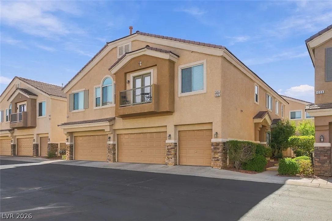 3 bed, 2.5 bath, 1423 sqft, $1,850 — Photo 1