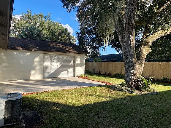 5th image of 815 Centerwood Ct