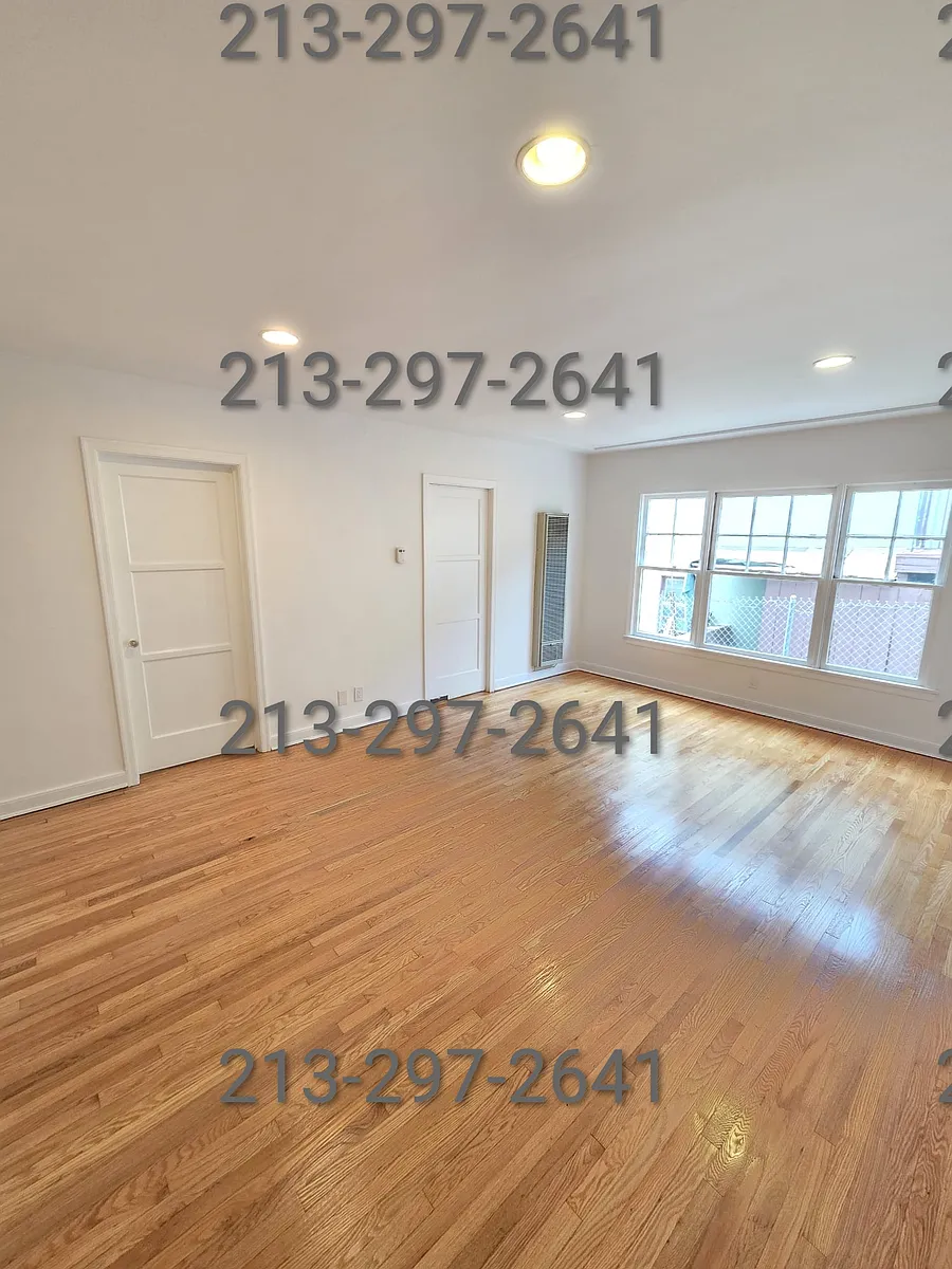 Building Photo - 4926 Echo St #4