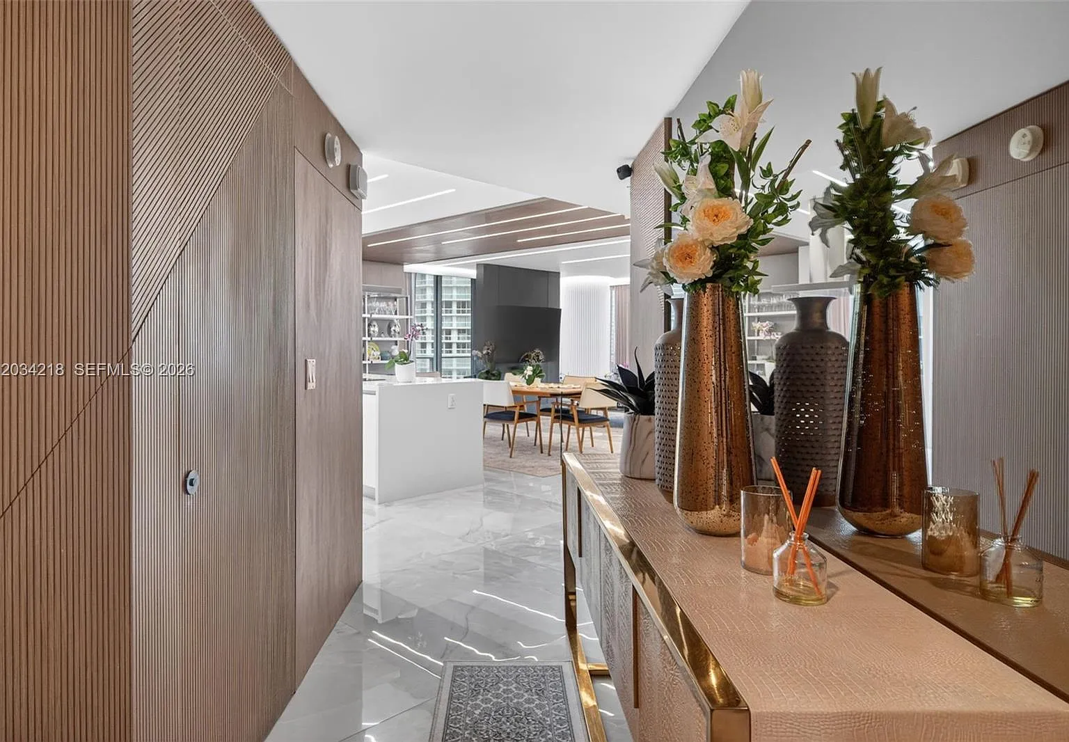 Parque Towers Condo — Photo 1
