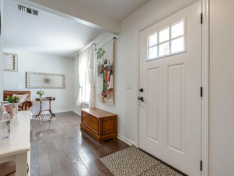 Cottage Pl — Photo 3